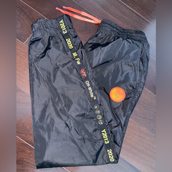 Off White Pants Sz XL. Very good condition